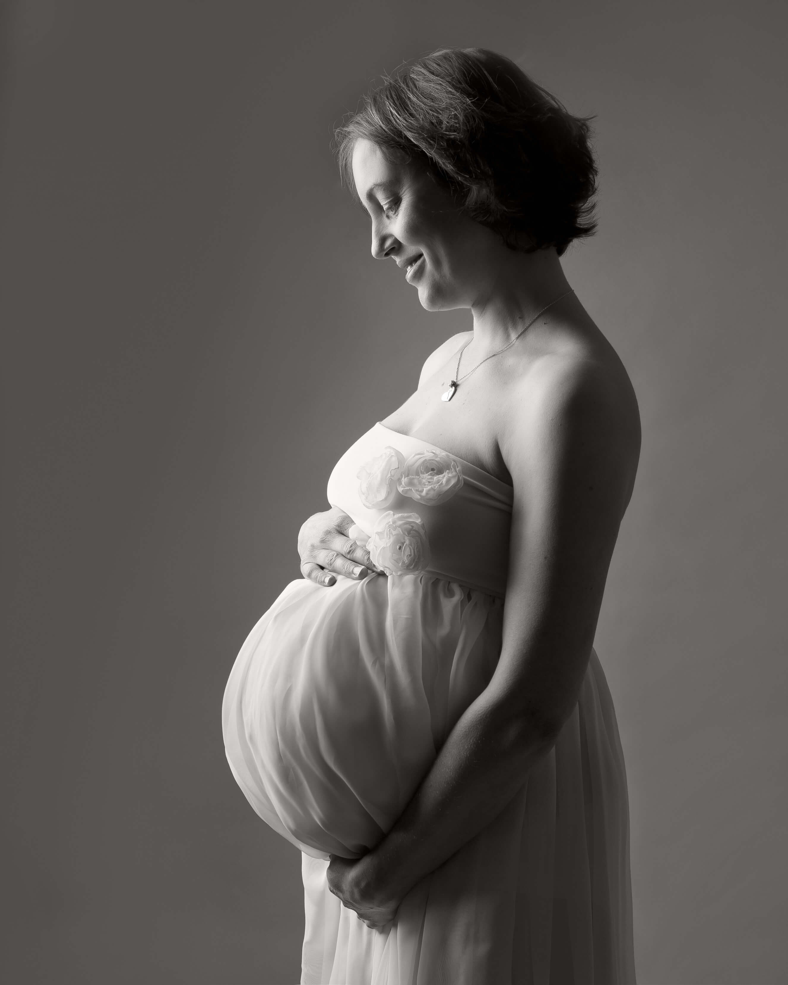 black and white silhouette of pregnant woman by maternity photographer Winchester