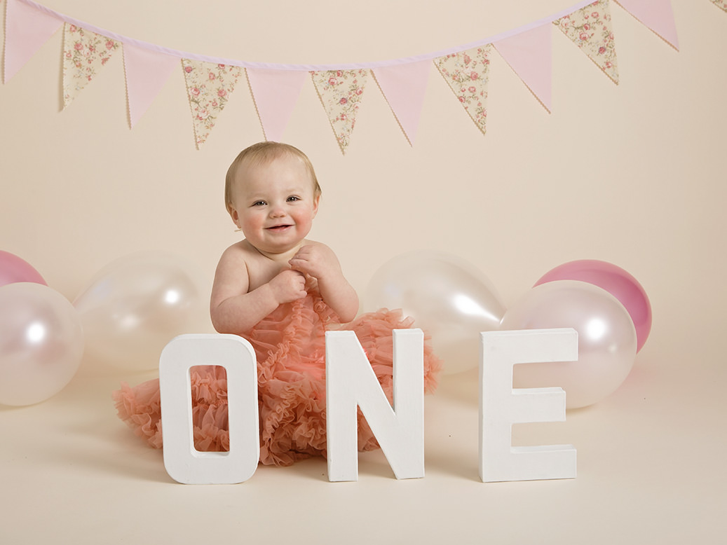 girl in tutu with letters one by cake smash photographer Winchester