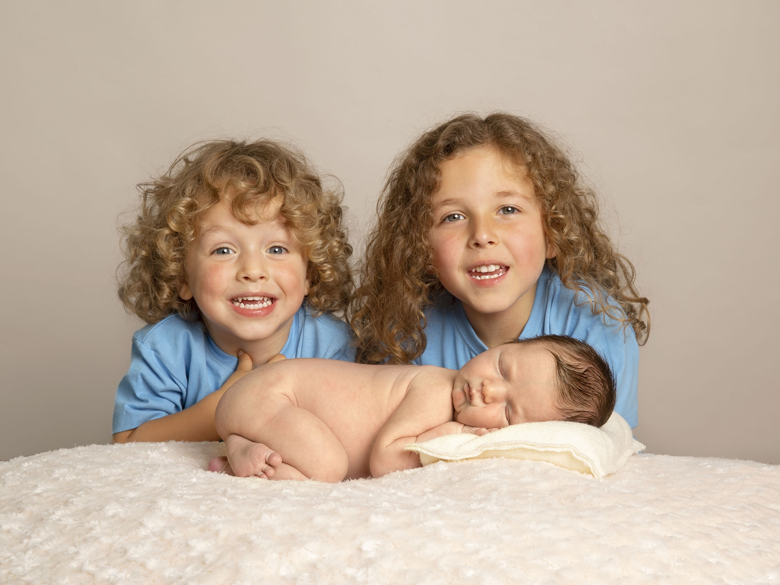 big brothers with baby by Winchester family photographer