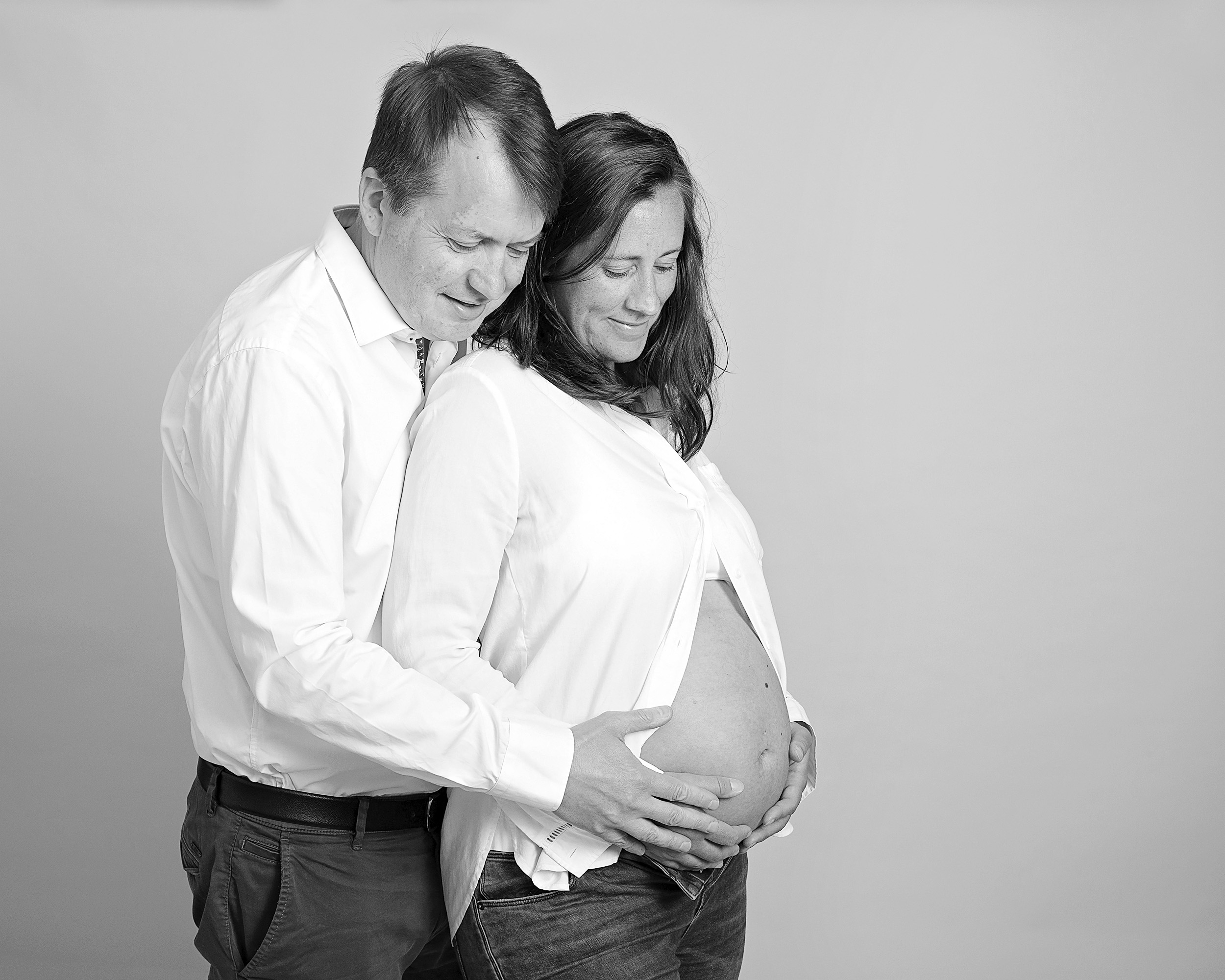 maternity photoshoot by Winchester maternity photographer