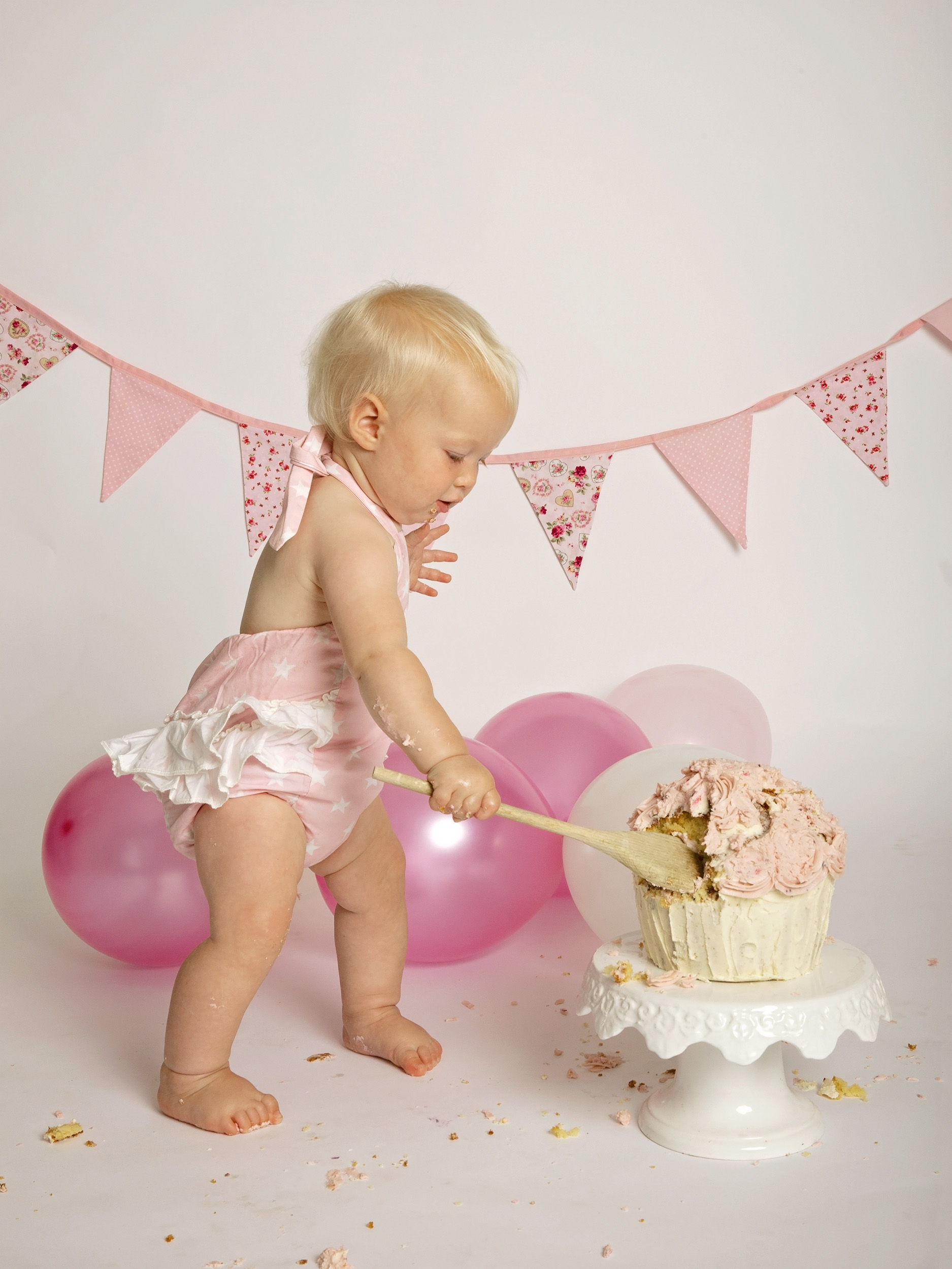 baby standing smashing cake by Winchester cake smash photographer