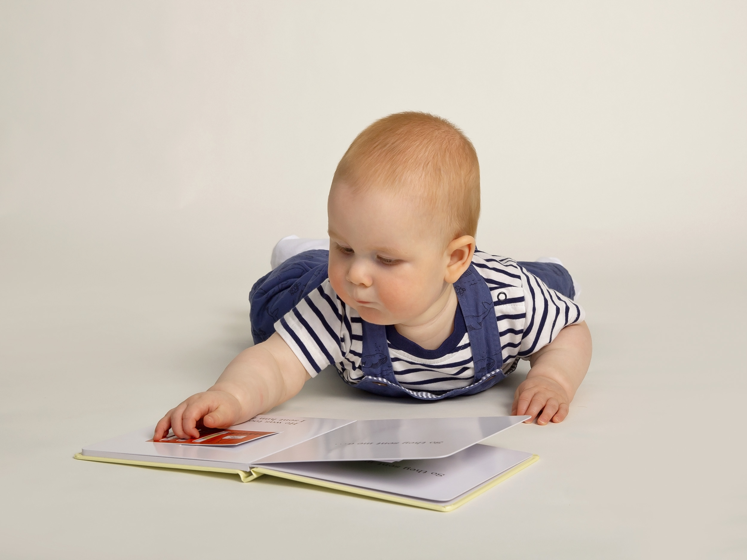 Winchester family photographer shooting baby reading books